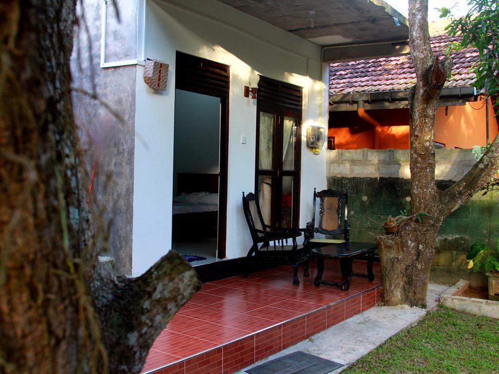 Lotus Villa Mirissa Exterior photo