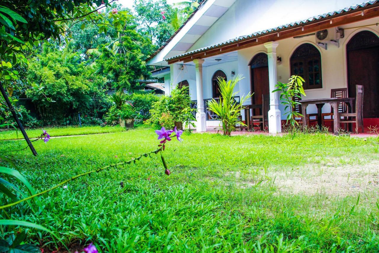 Lotus Villa Mirissa Exterior photo