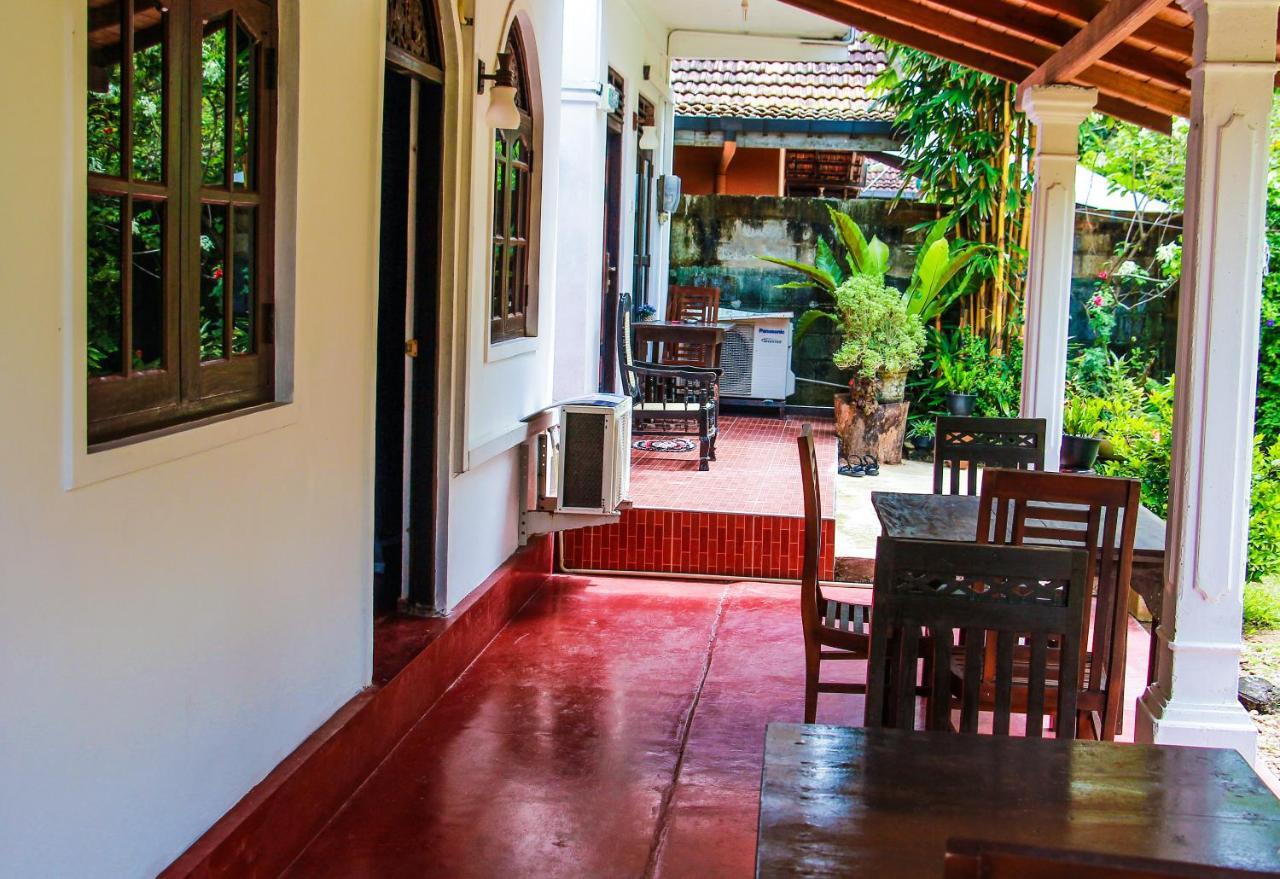 Lotus Villa Mirissa Exterior photo