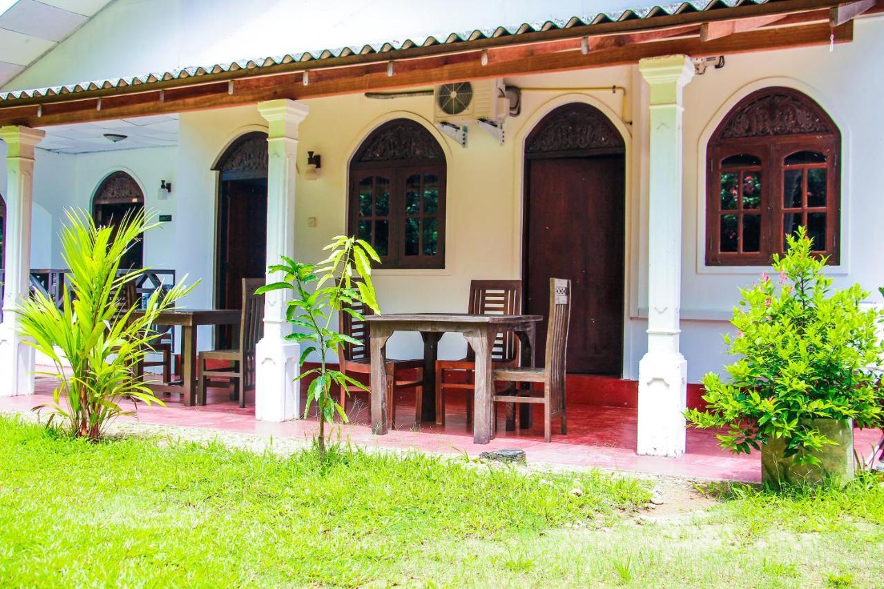 Lotus Villa Mirissa Exterior photo